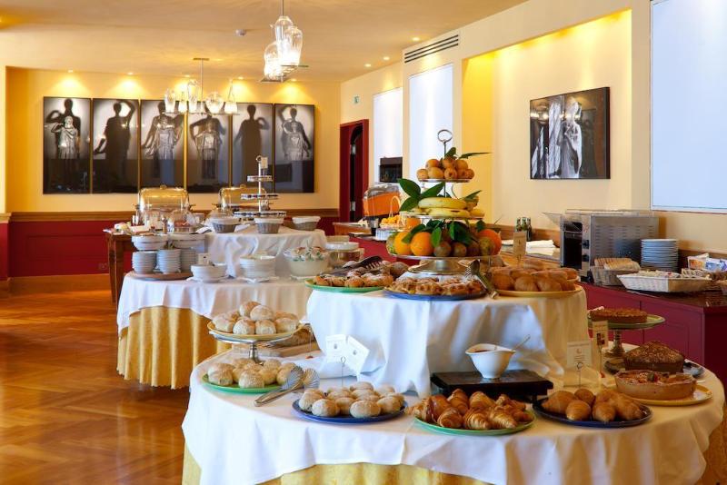 Piano at breakfast