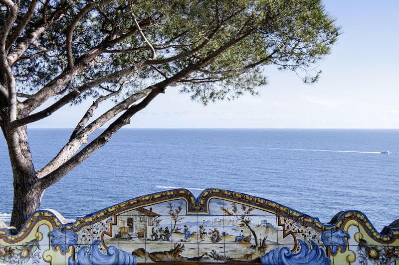 The majolica bench