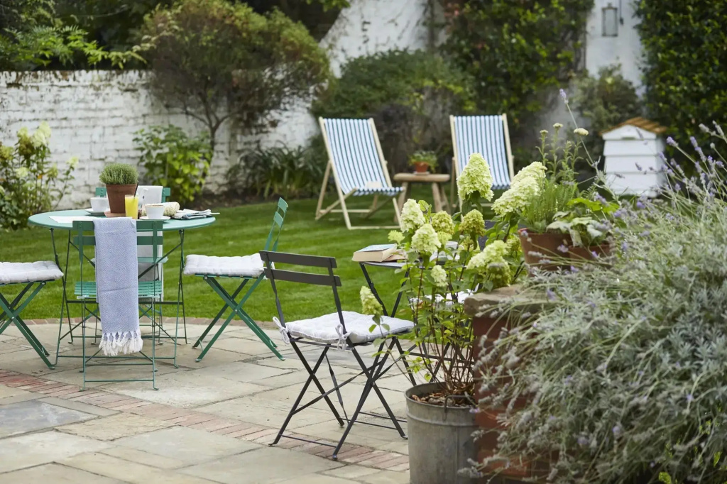 Garden Hideaway