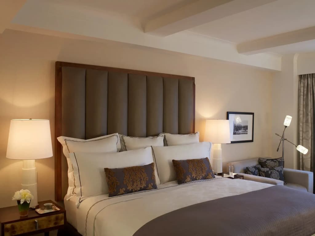 Junior Deluxe King Suite