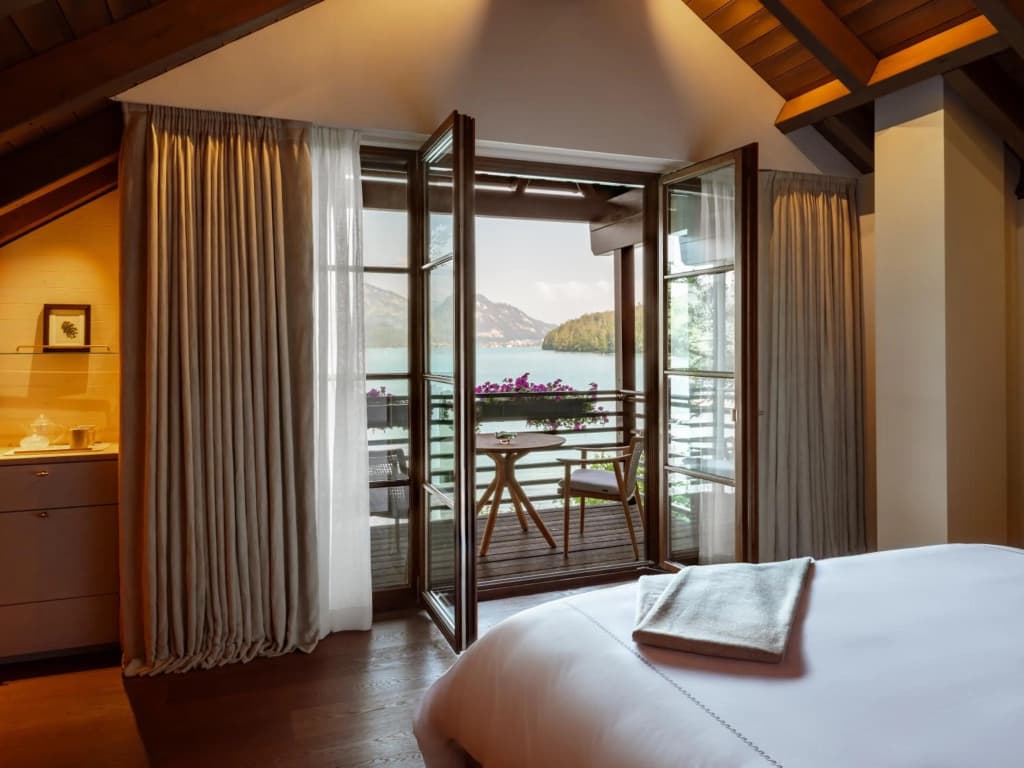 Deluxe Junior Double Suite (Lake View)
