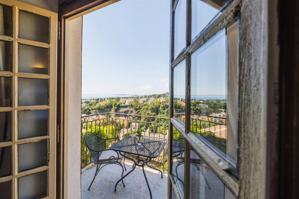 balcony
