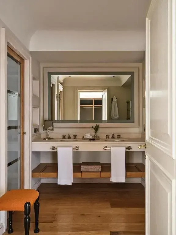 guest_rooms