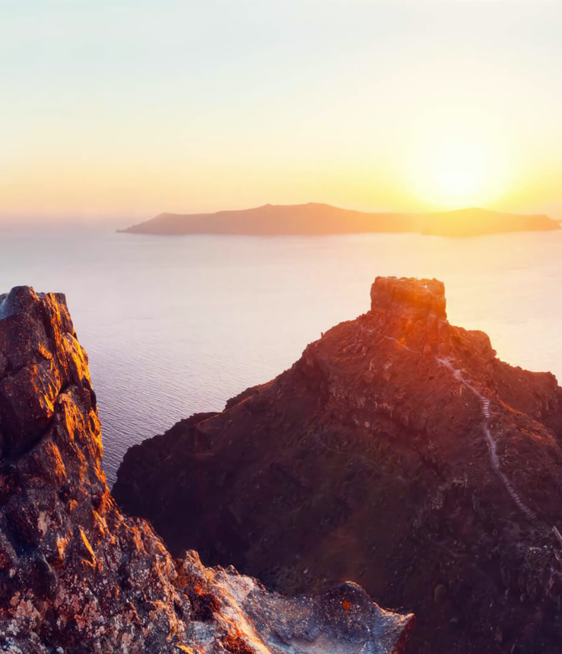 Hiking to Skaros Rock