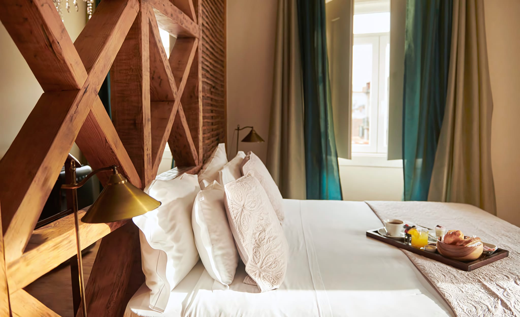 An Original Pombaline Wall in the Master Suite