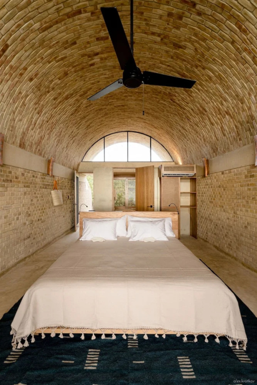 hotel_rooms