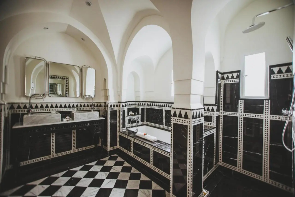 hotel_rooms