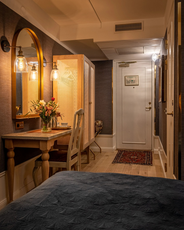 hotel_rooms