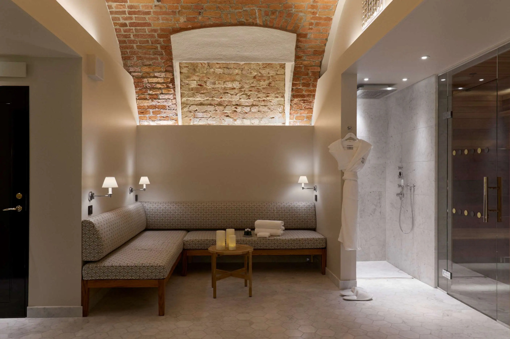 hotel_rooms