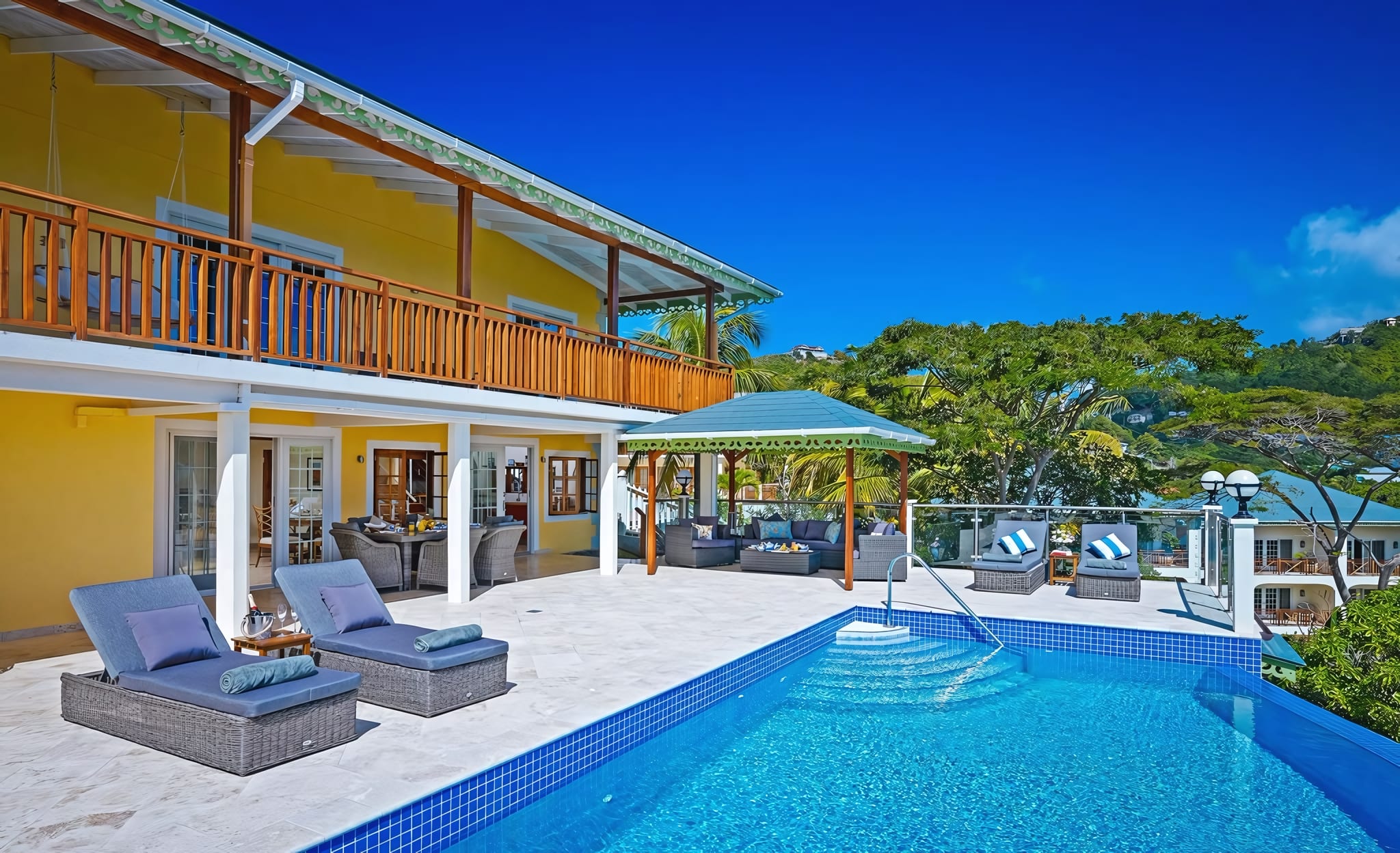 Sandy Toes, the hotel's private tour boat