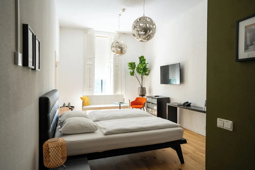 guest_rooms