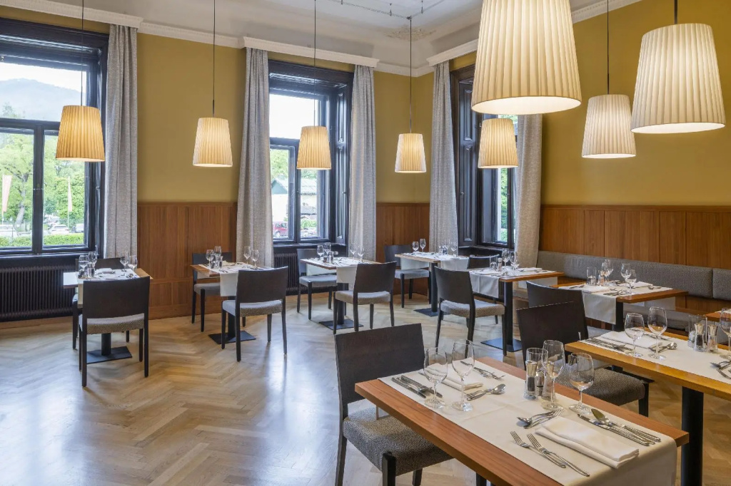 restaurant