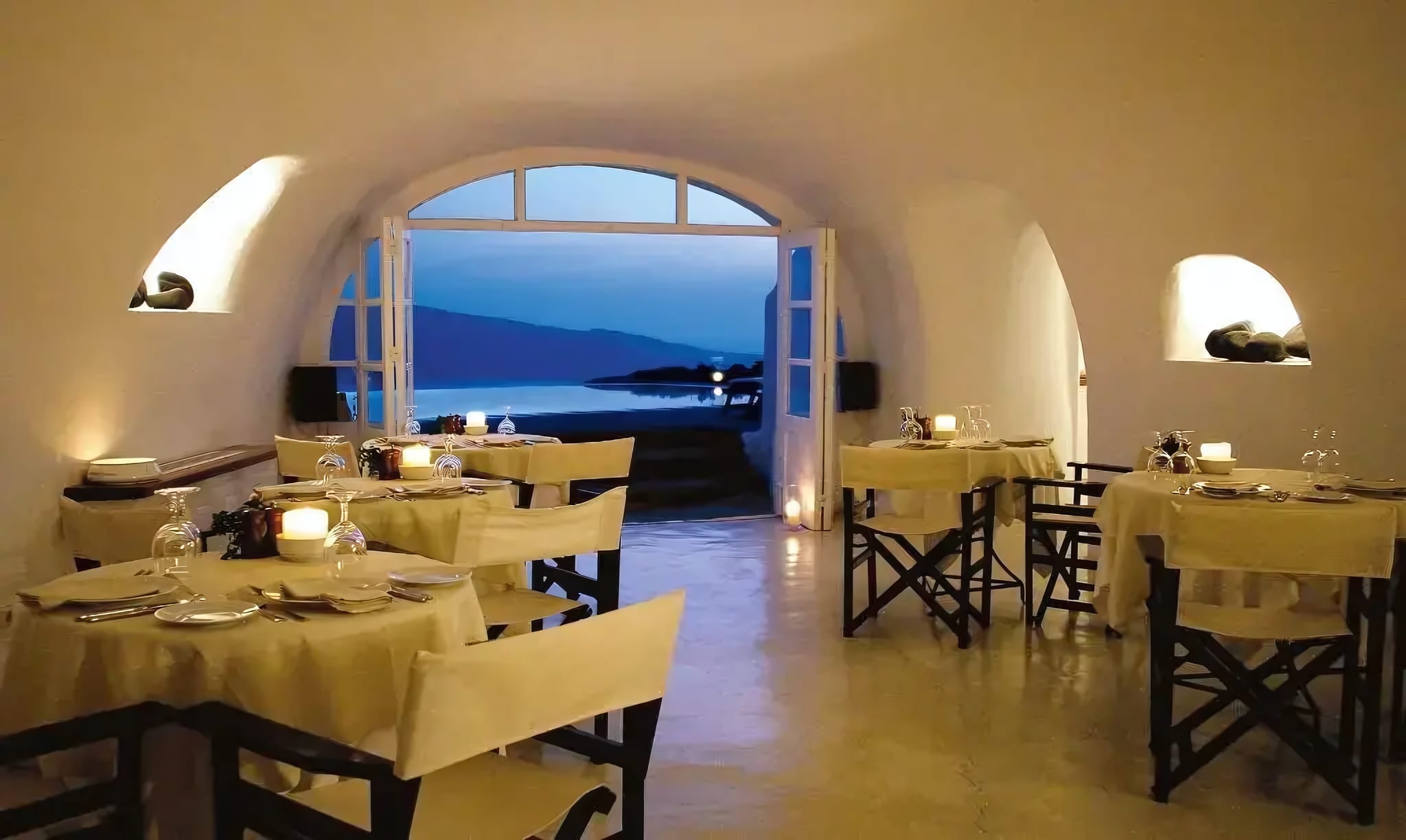 Cliffside dining under the stars