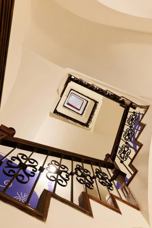 hotel_rooms