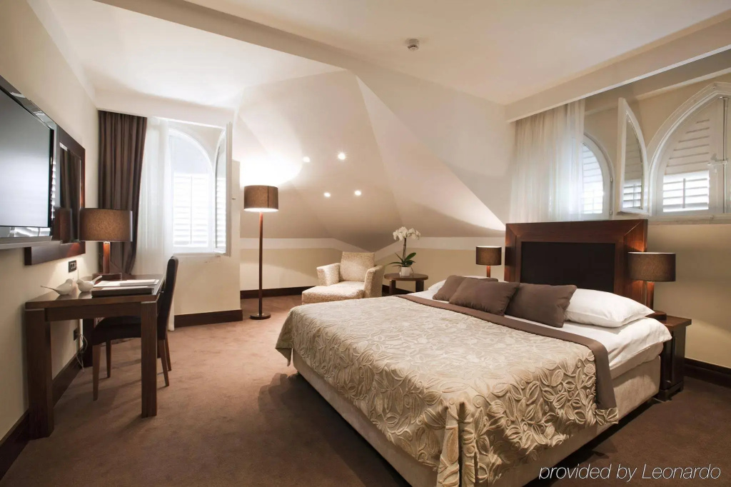 guest_rooms