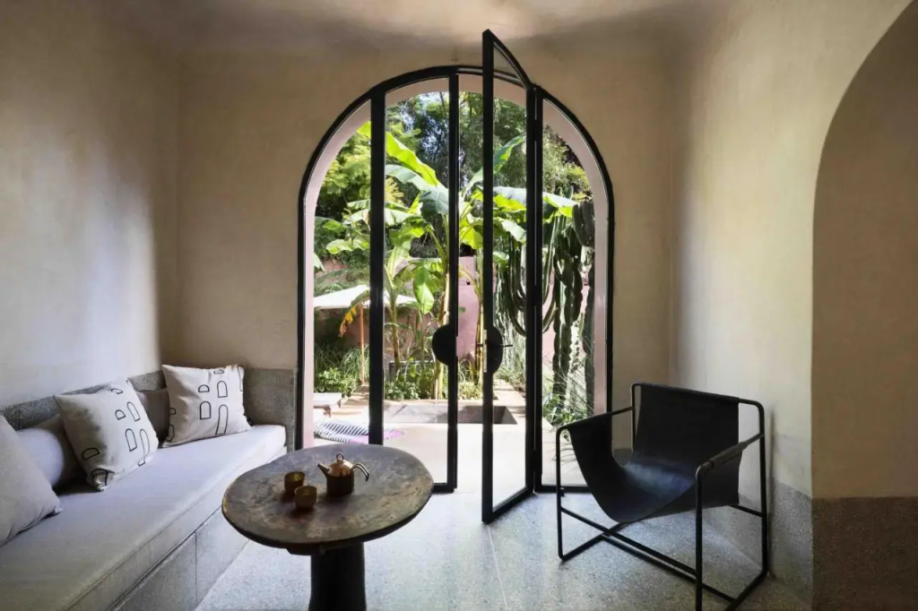hotel_rooms