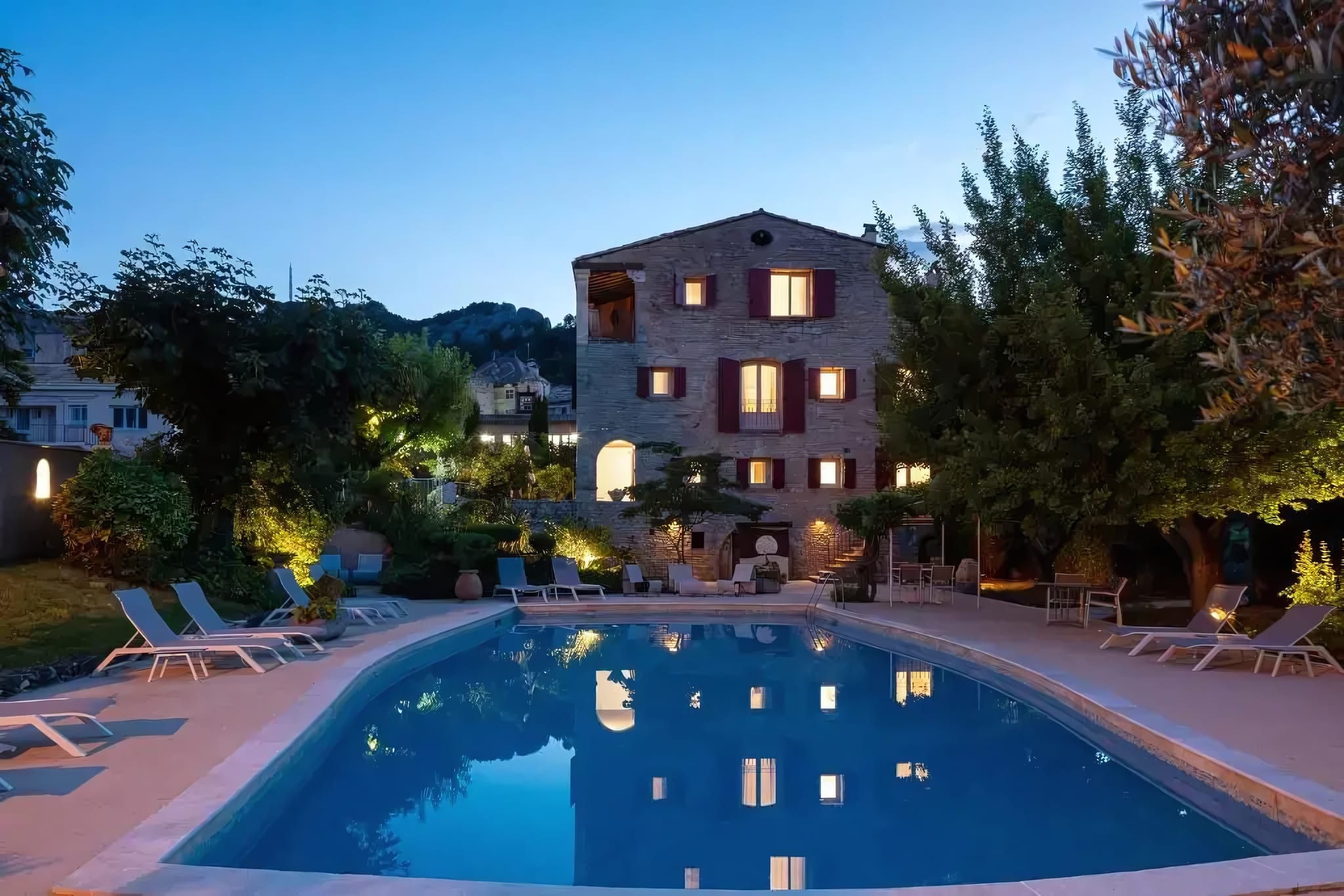 Poolside Provencal Sunshine