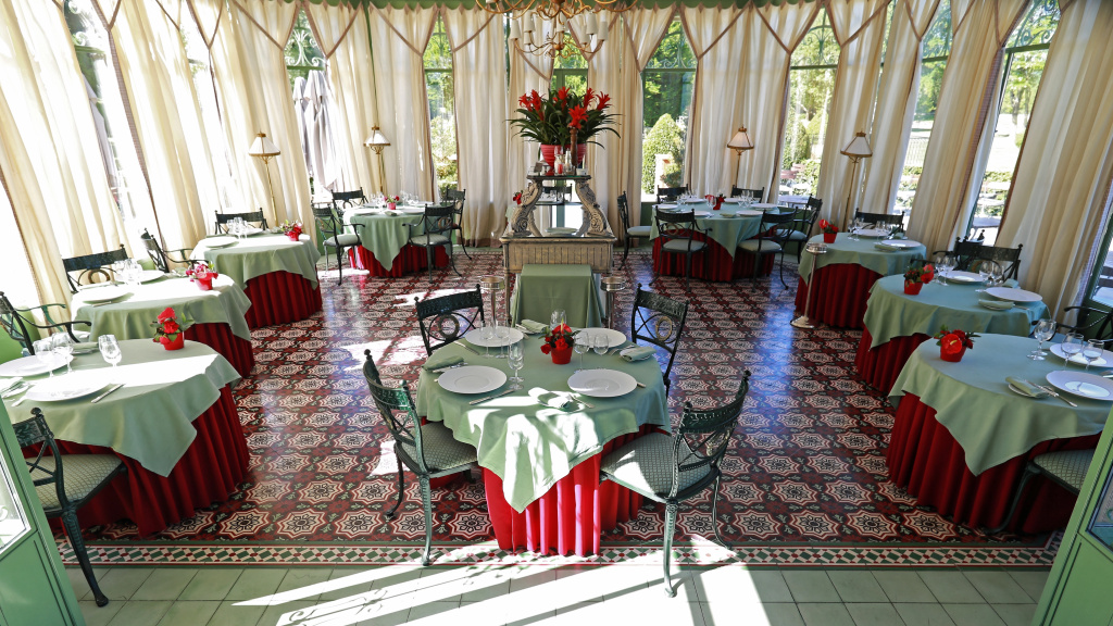 restaurant