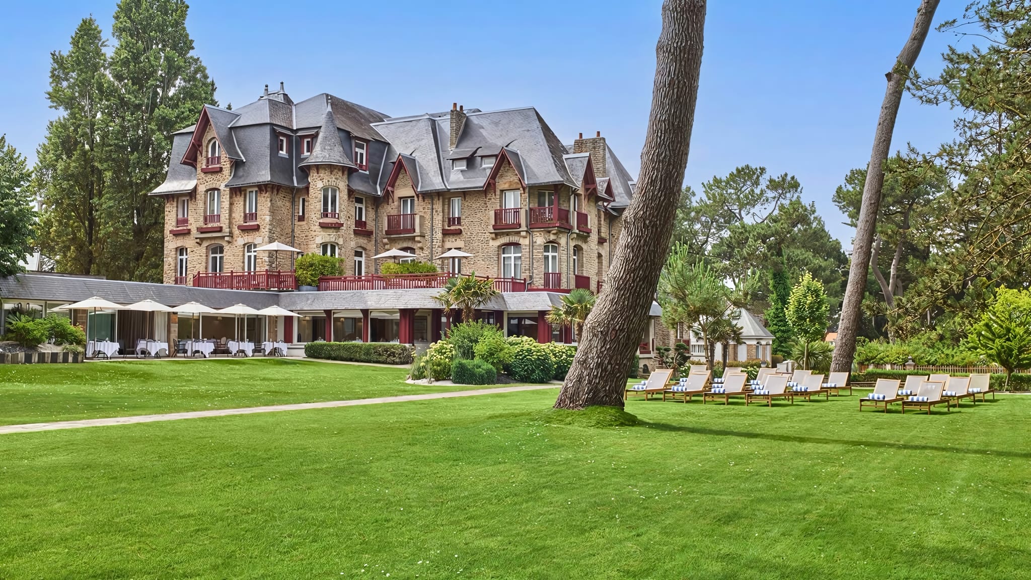A Belle Époque Manor in a Pine Park