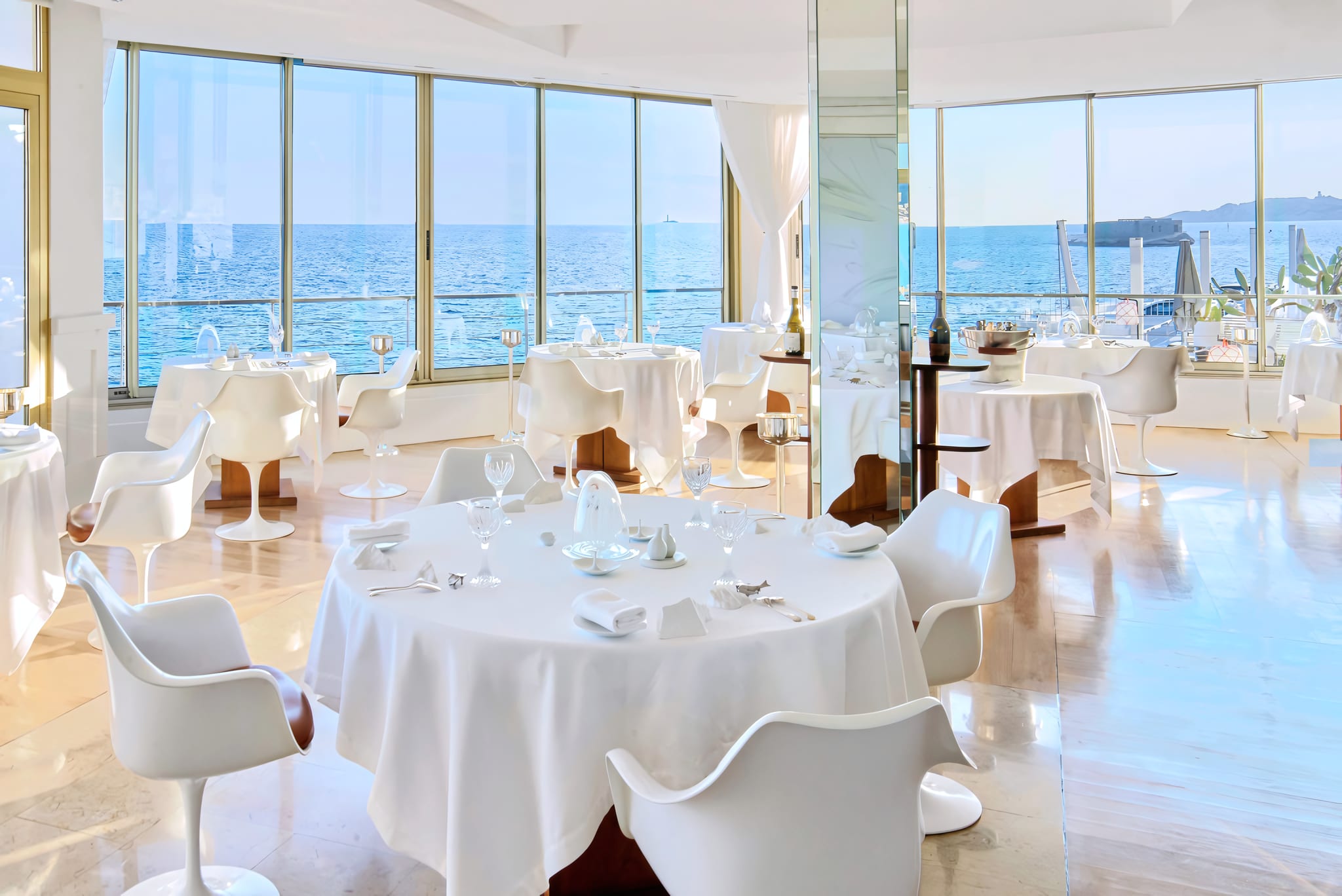 A Three-Michelin-Star Table on the Sea