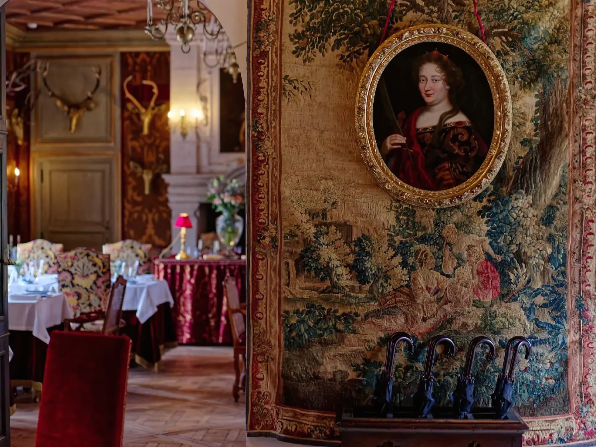 Dining at 'L'Amphitryon'