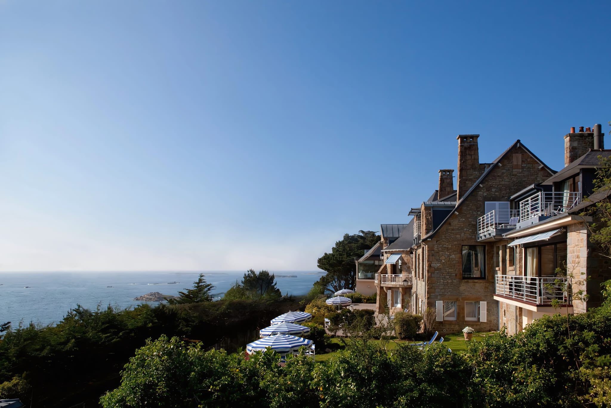 A Century-Old Manor on the Pink Granite Coast