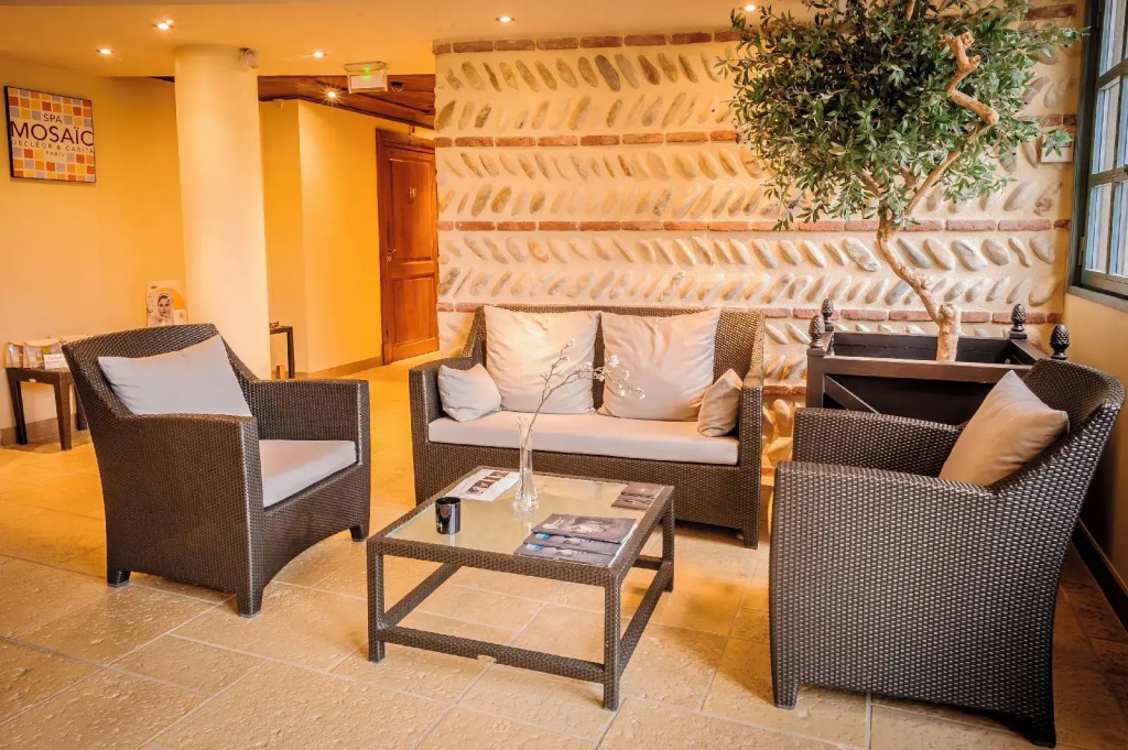 hotel_rooms