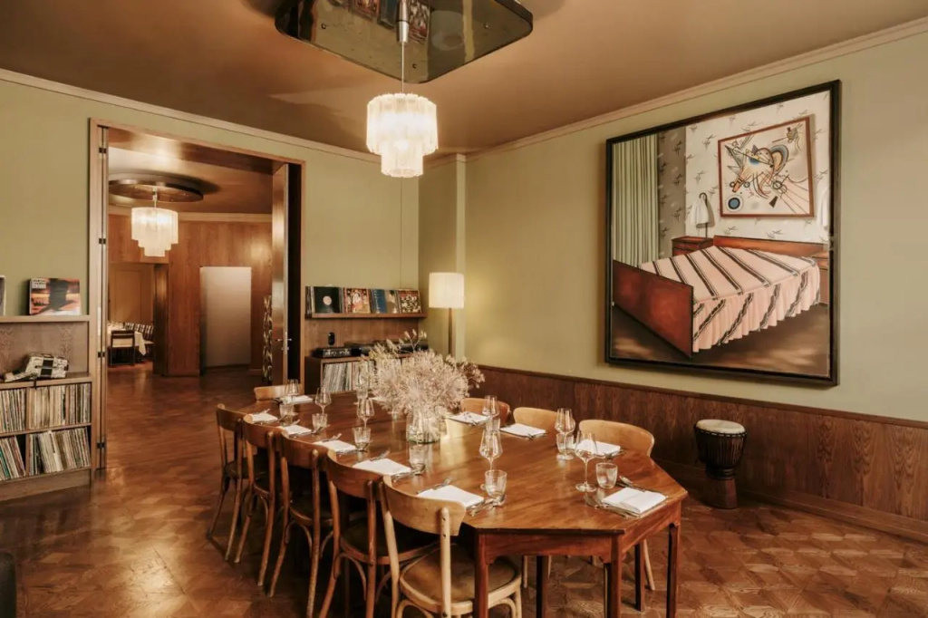 restaurant