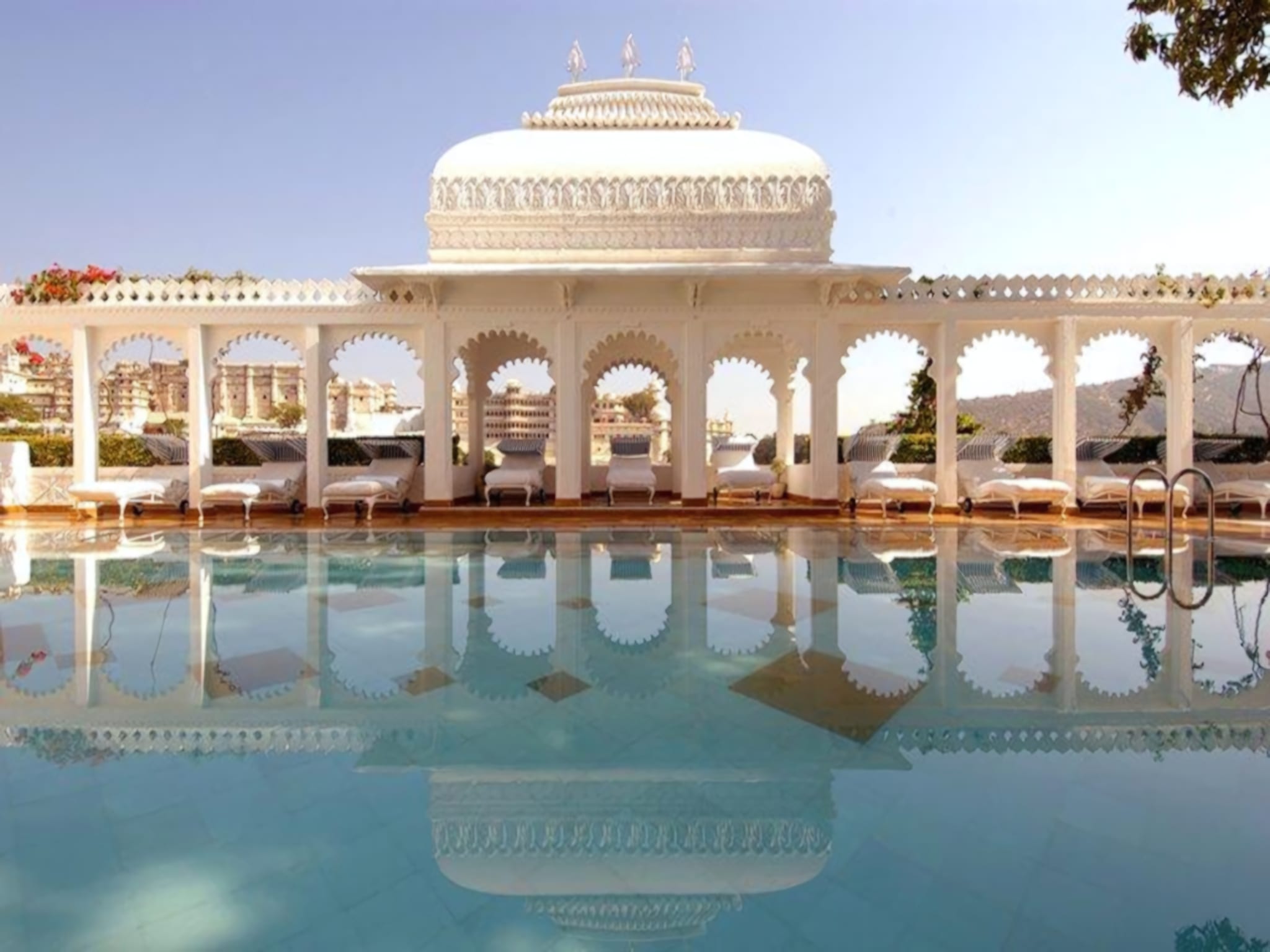 Jag Niwas: An 18th-Century Floating Palace