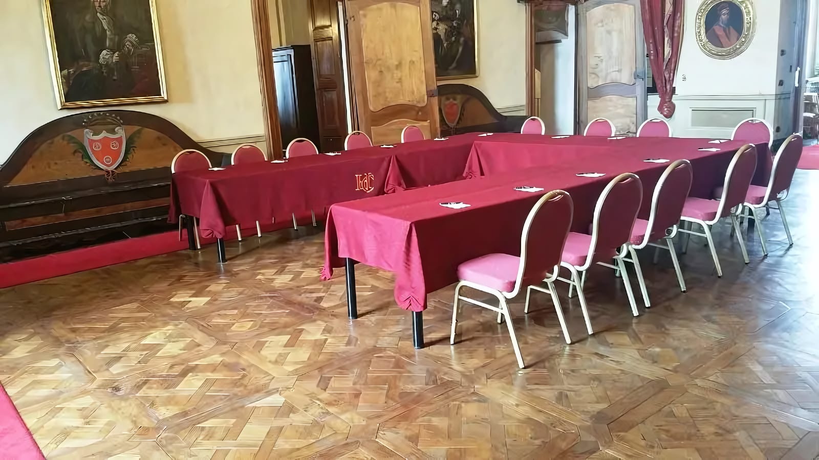 Piedmontese Cuisine in Timeless Dining Rooms