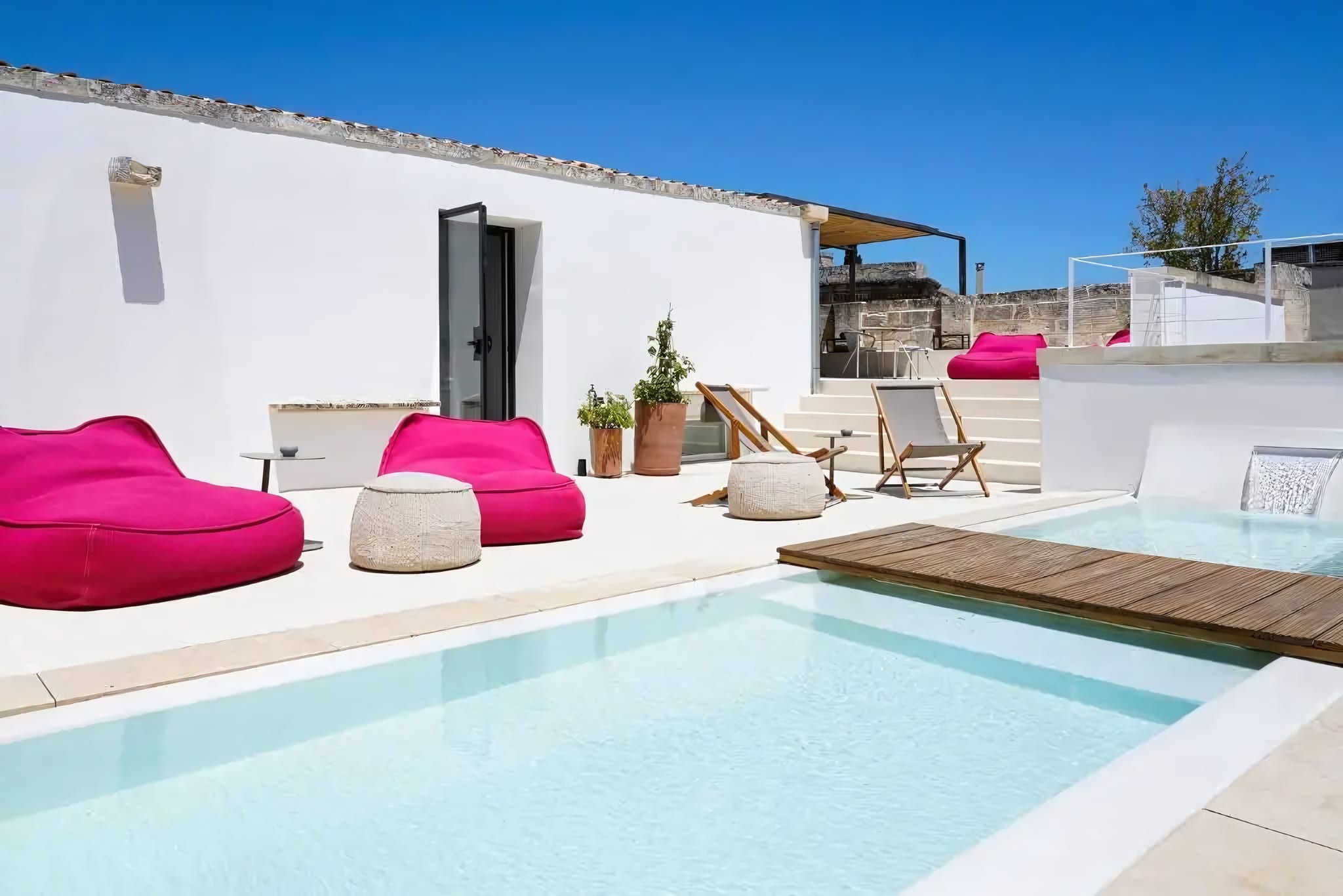 Rooftop Solarium with Infinity Pool