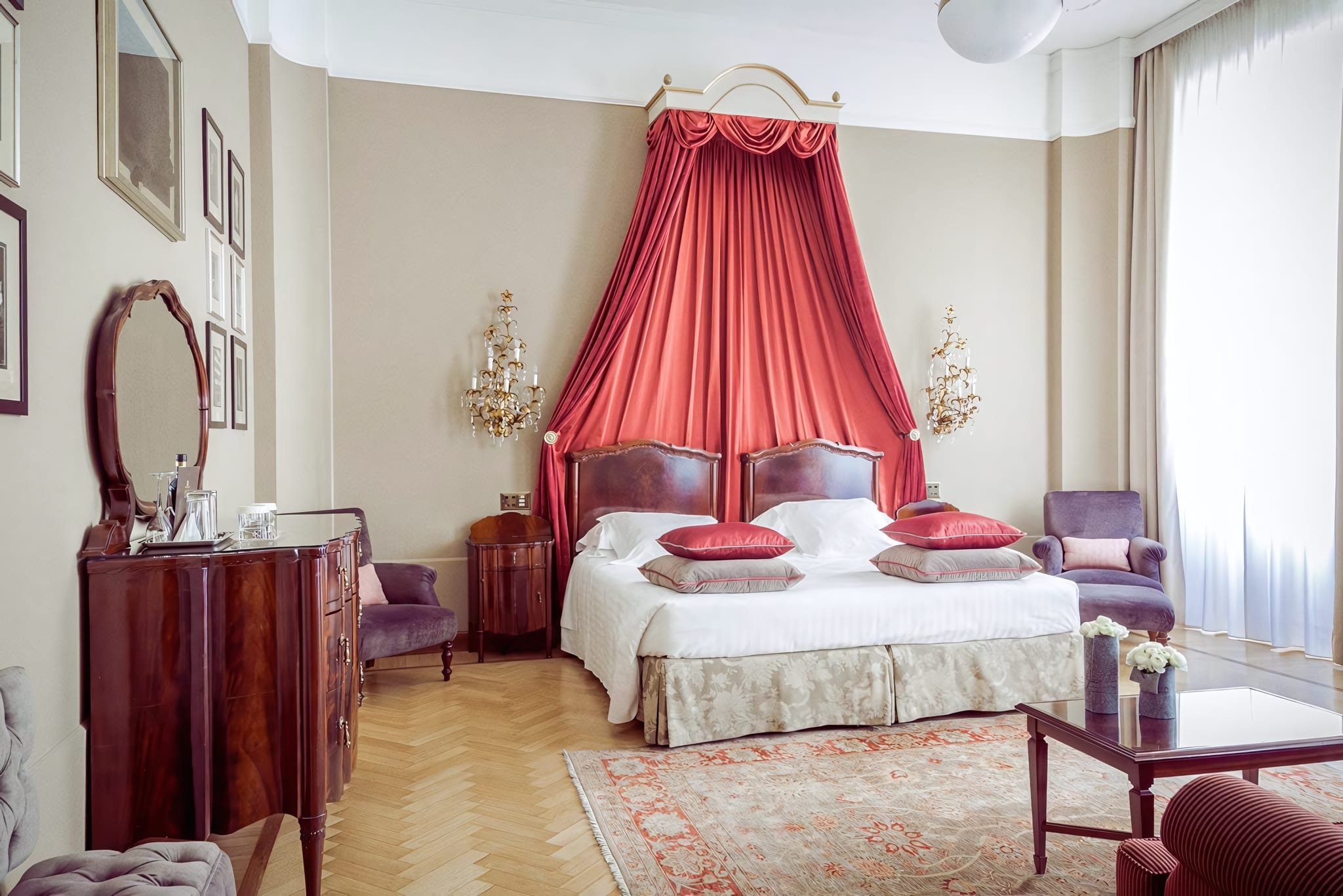 Suites Dedicated to the Artists Who Stayed There