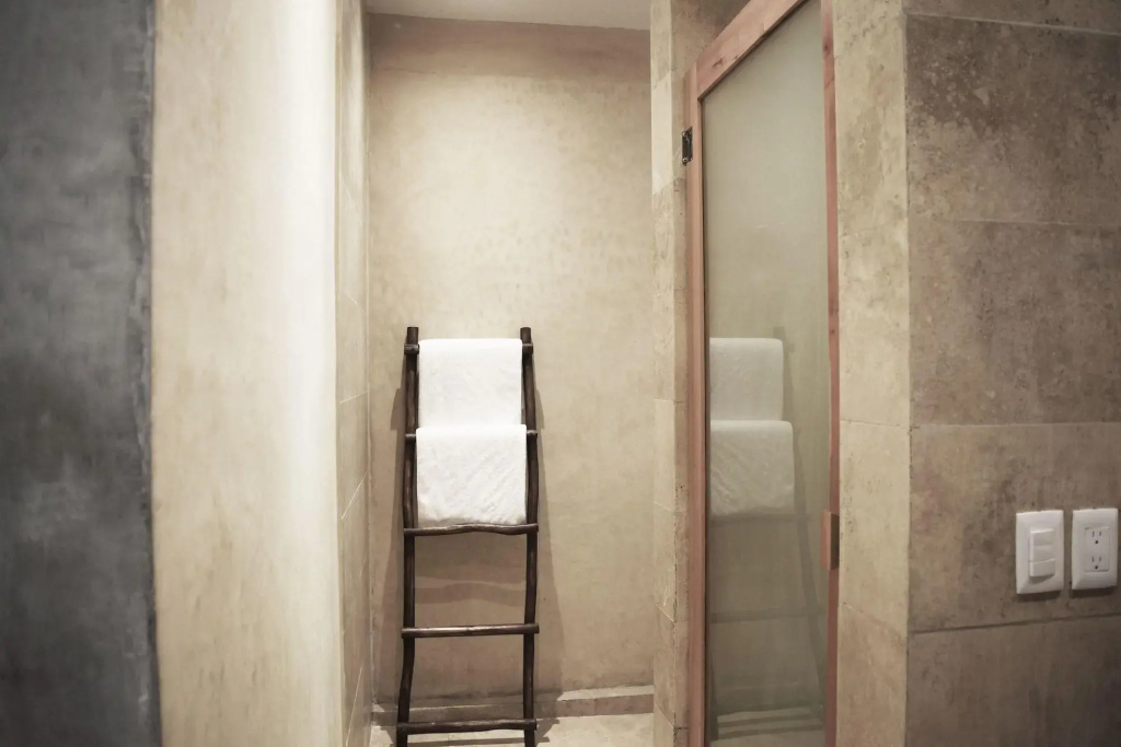 hotel_rooms