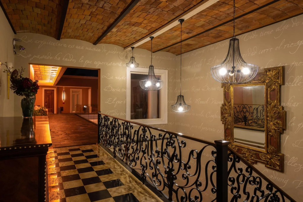hotel_rooms