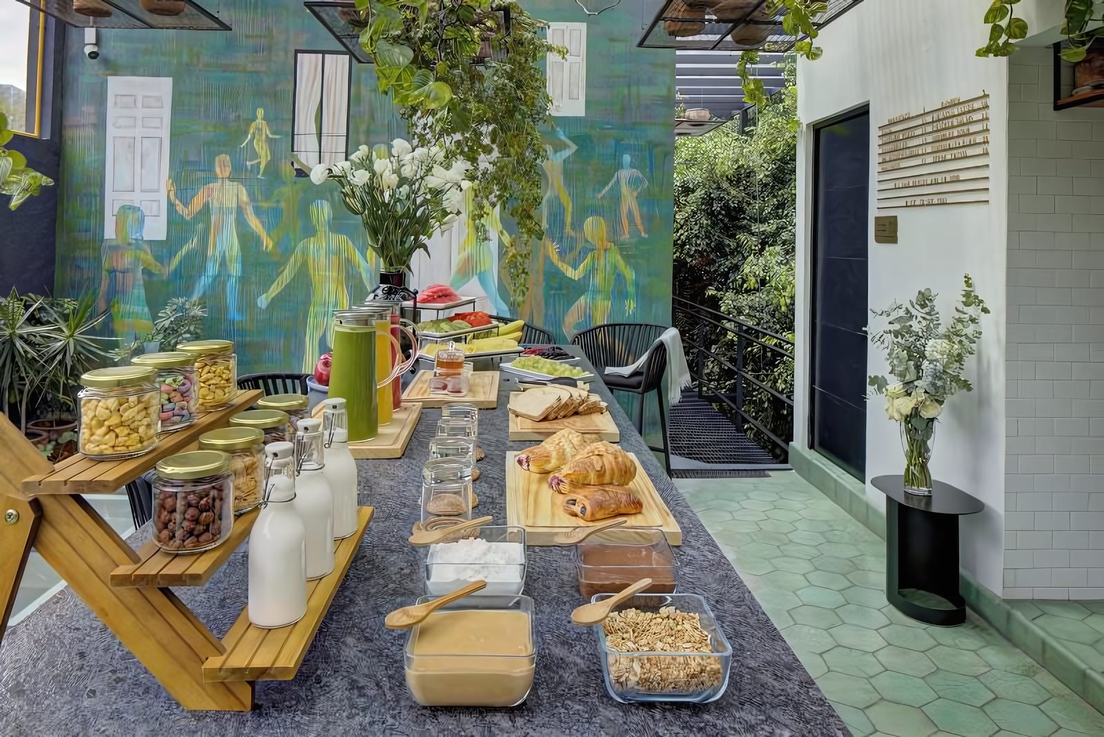 Breakfast and Dining at Roso