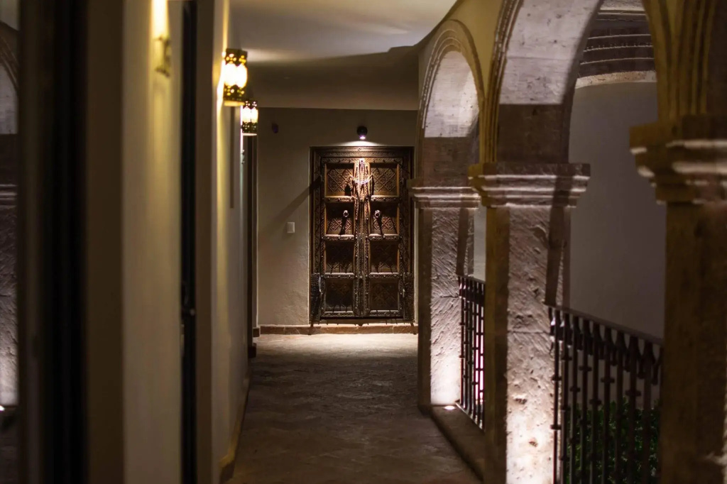 hotel_rooms
