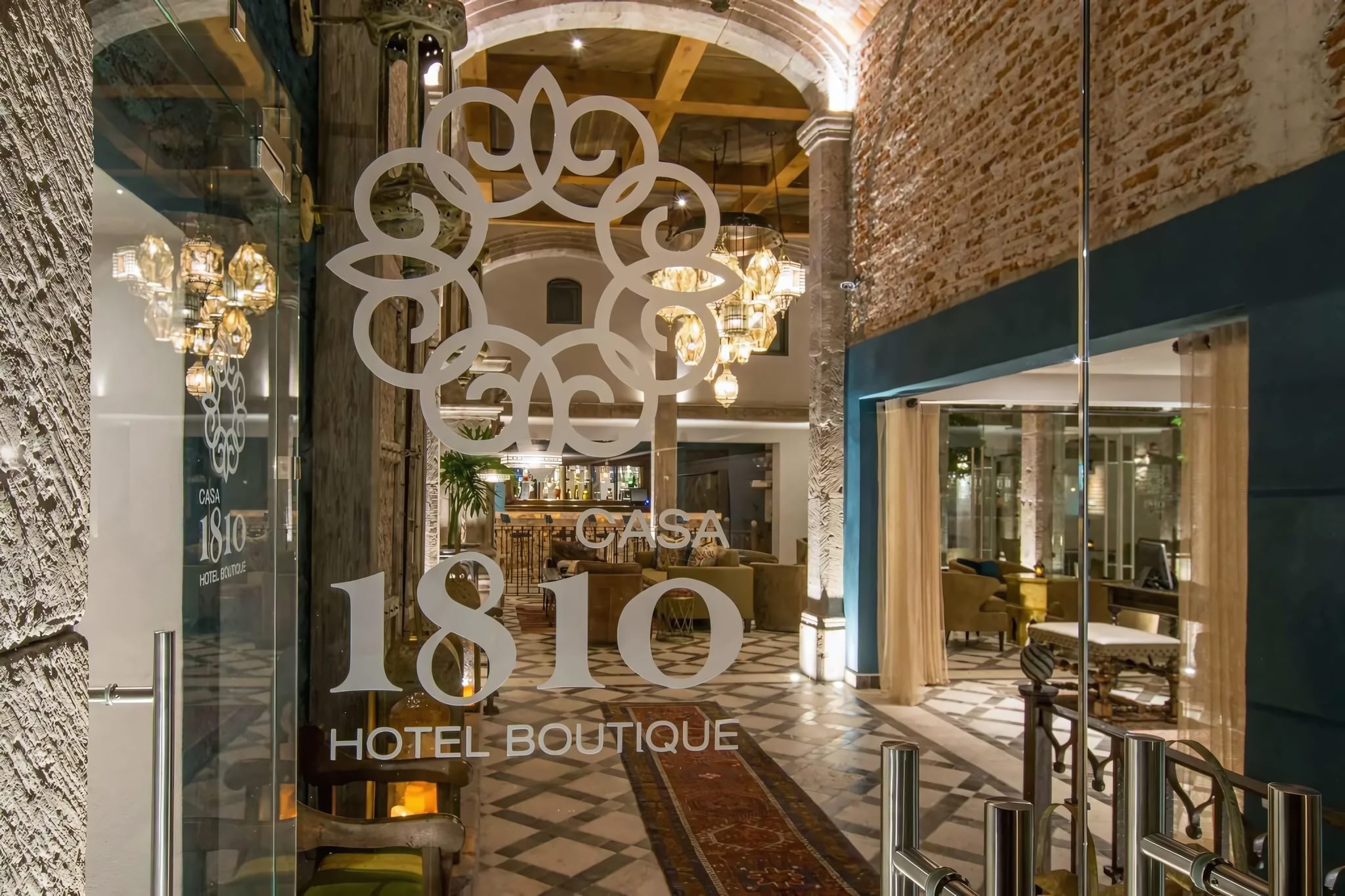 Trazo: Rooftop Dining Over the Parroquia