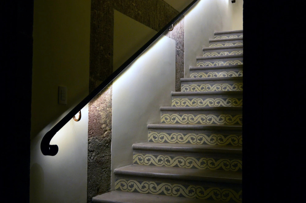 hotel_rooms