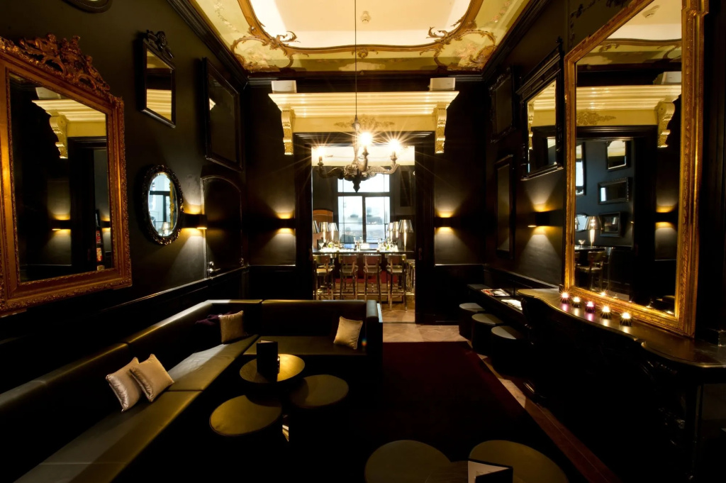 hotel_rooms
