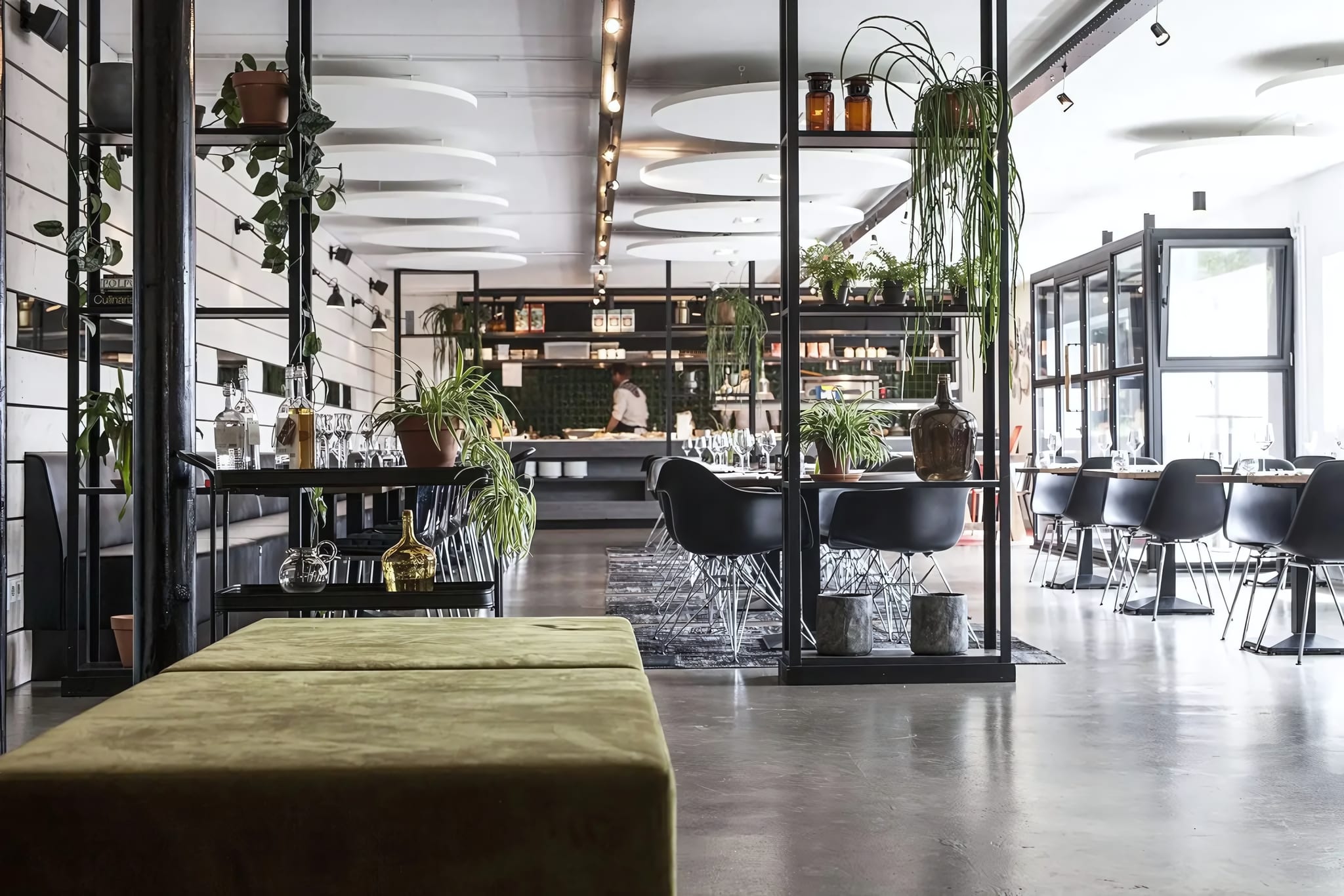 Riverside dining at Aan de Oever