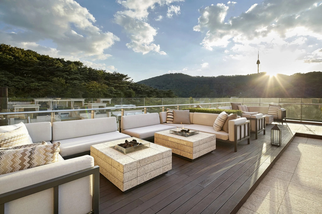 balcony