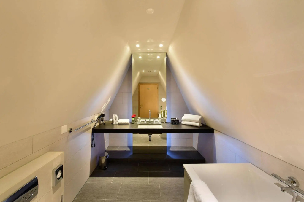 hotel_rooms