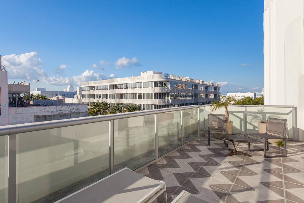 balcony