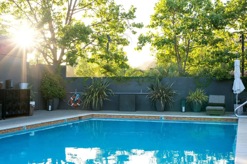 pool