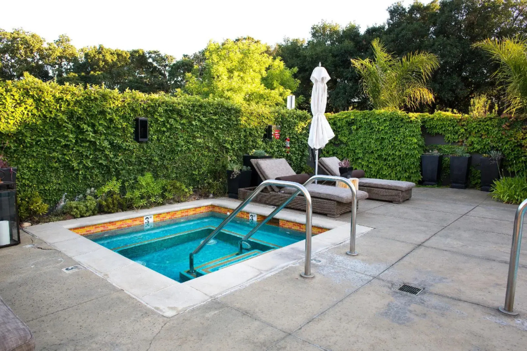 pool