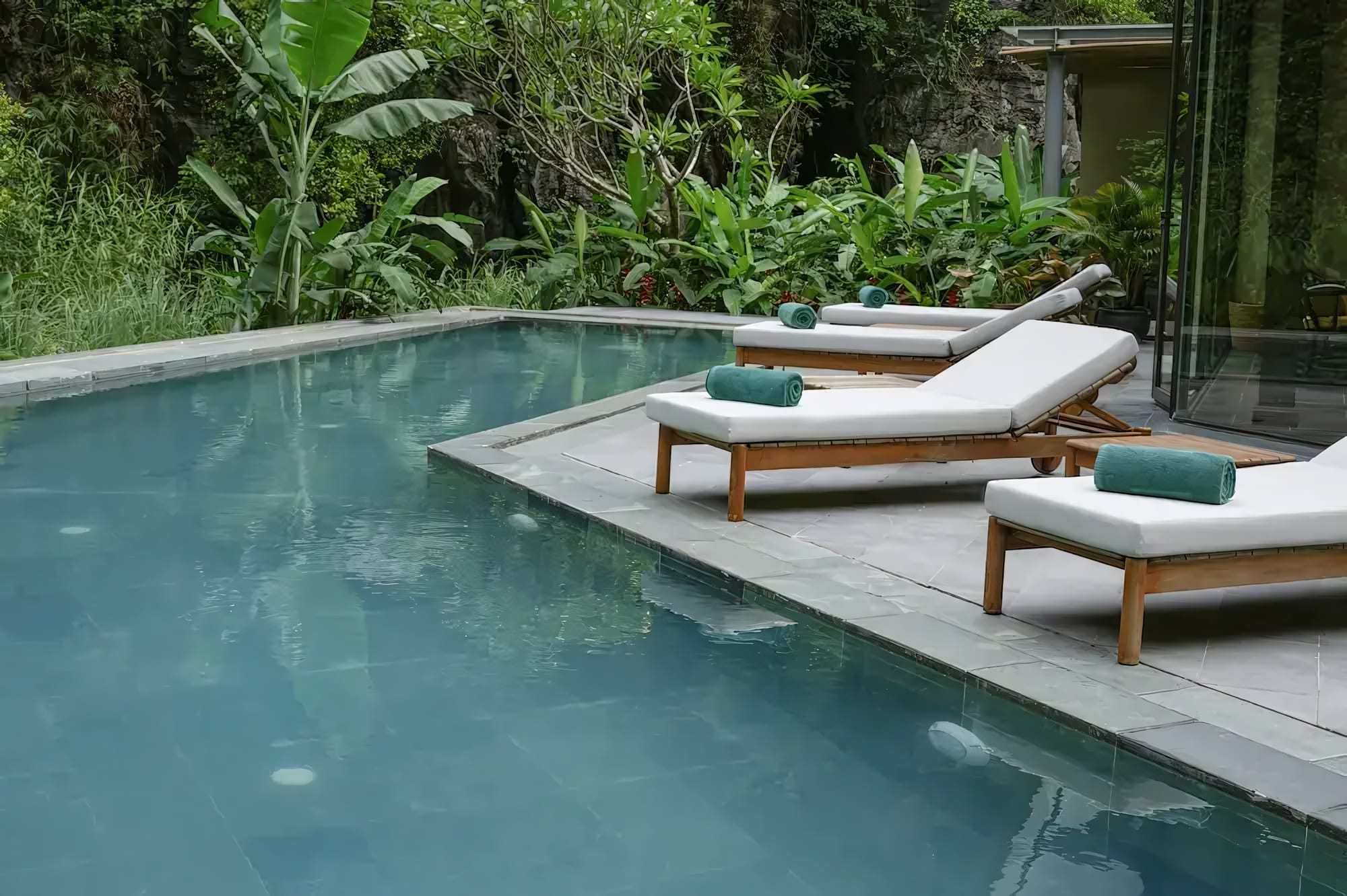 Jiva House's Karst-Framed Infinity Pool