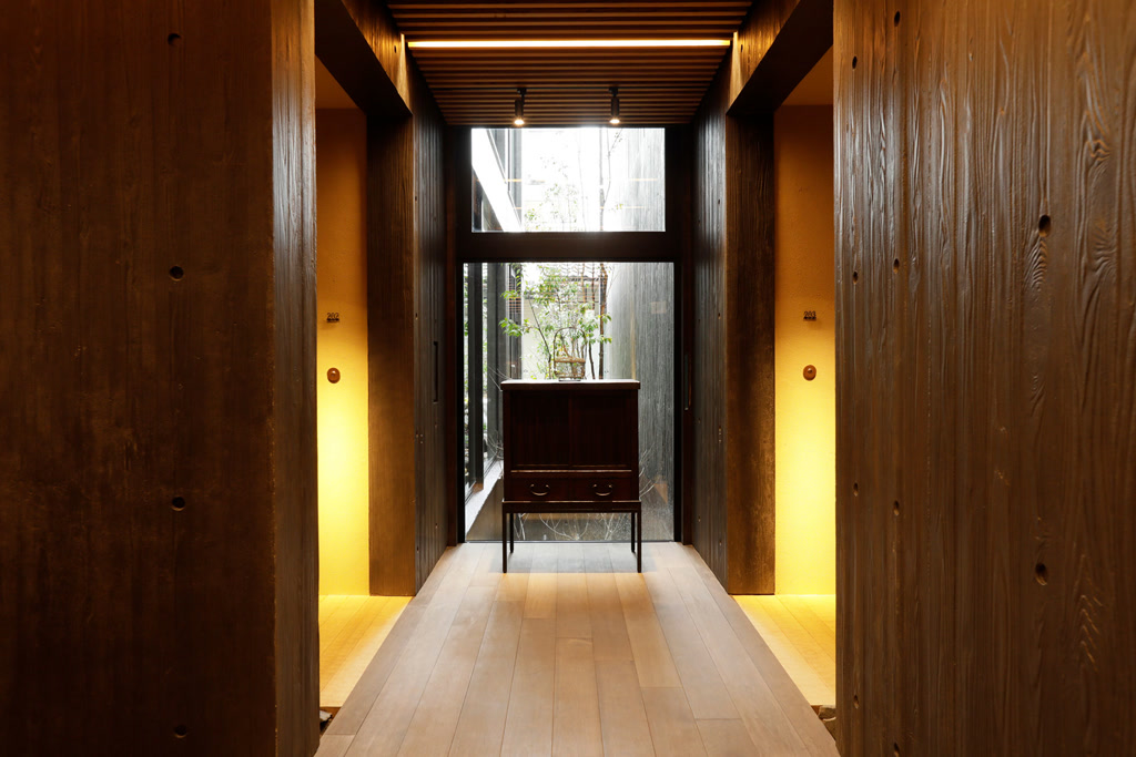 A Renovated Machiya Around a Courtyard Garden