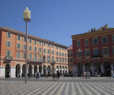 The street, not the Promenade