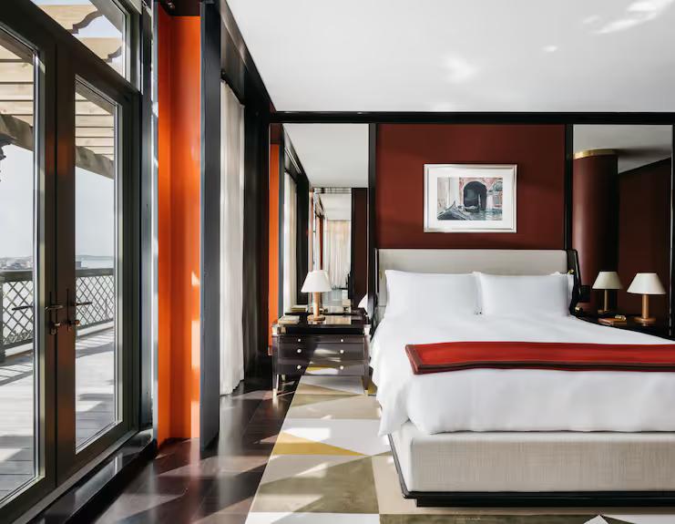 Junior King Suite (Accessible) images