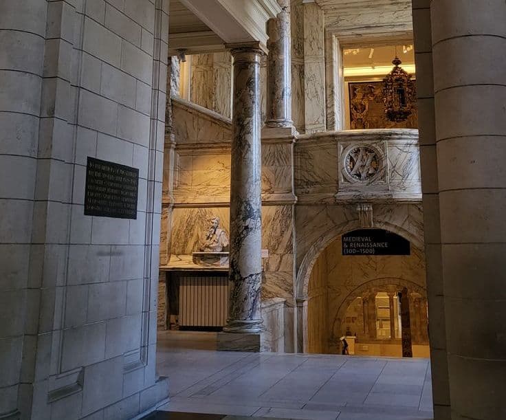 Secret Entrance 